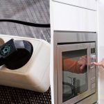 8 peralatan elektrik yang harus selalu dicabut sebelum melancong