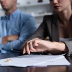 Perceraian di kaki langit: 2 tanda yang tidak kelihatan bahawa